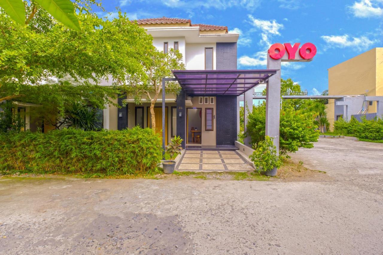 Oyo 2284 Grand Villa Meninting Montongbuwoh Exterior photo